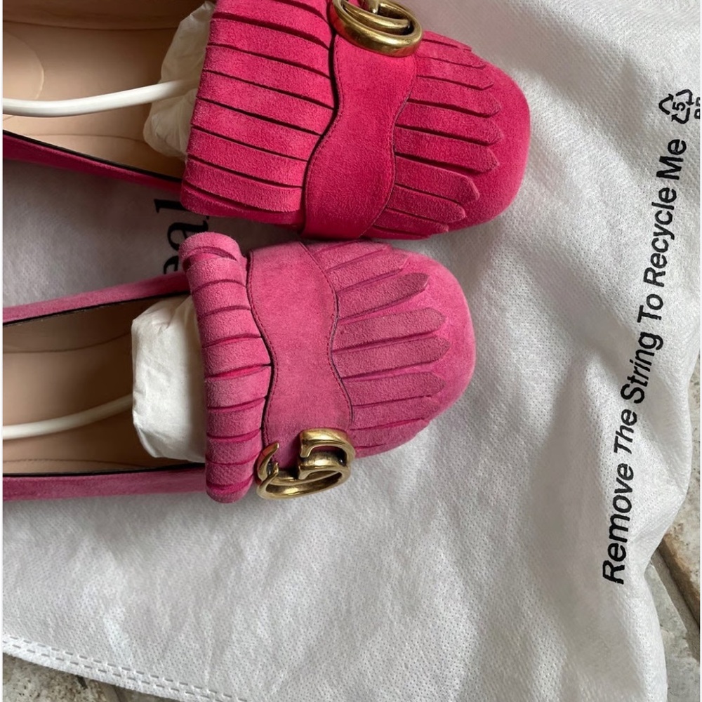 Gucci Fuchsia Loafers with Gold Detail - Picture 2 of 6